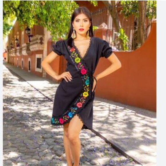 Solei Women's Black Mini Embroidered Wrap Dress Size L/XL - Picture 1 of 6